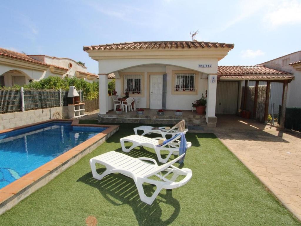 Bazén v ubytování Casa cerca del mar con piscina privada, wifi, aire opcional, mascotas bienvenidas, playa para perros. - ES-184-55 nebo v jeho okolí