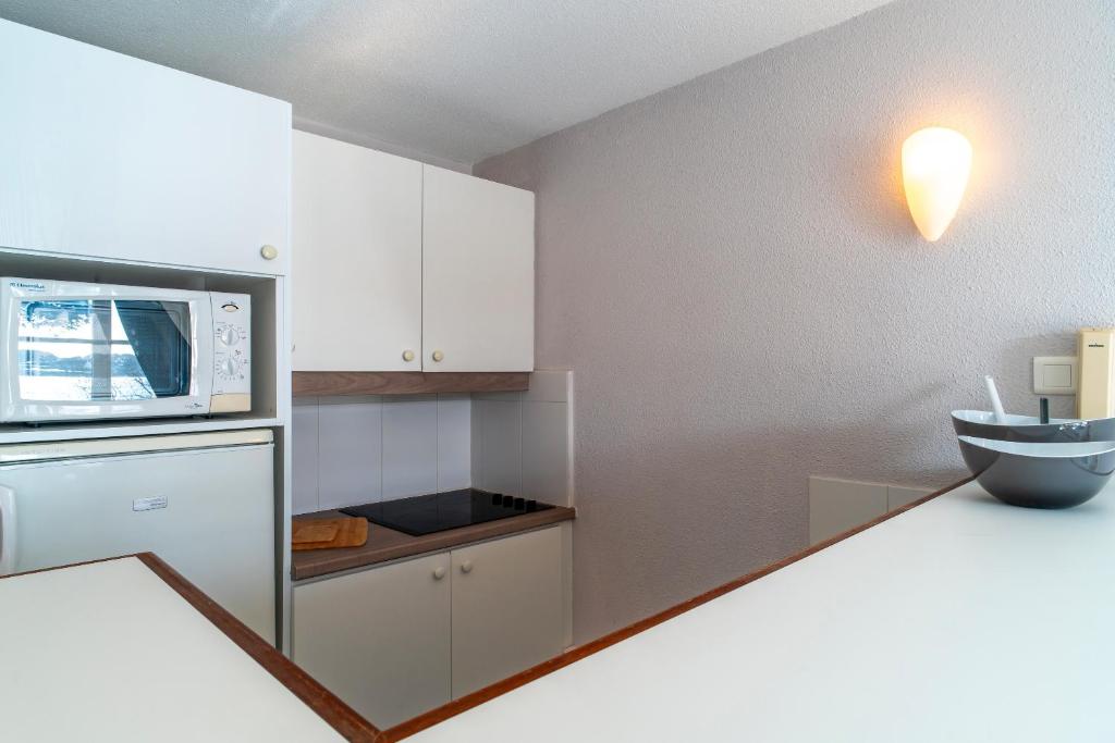 Kuchyň nebo kuchyňský kout v ubytování Les Glénans - Duplex vue mer proche plage