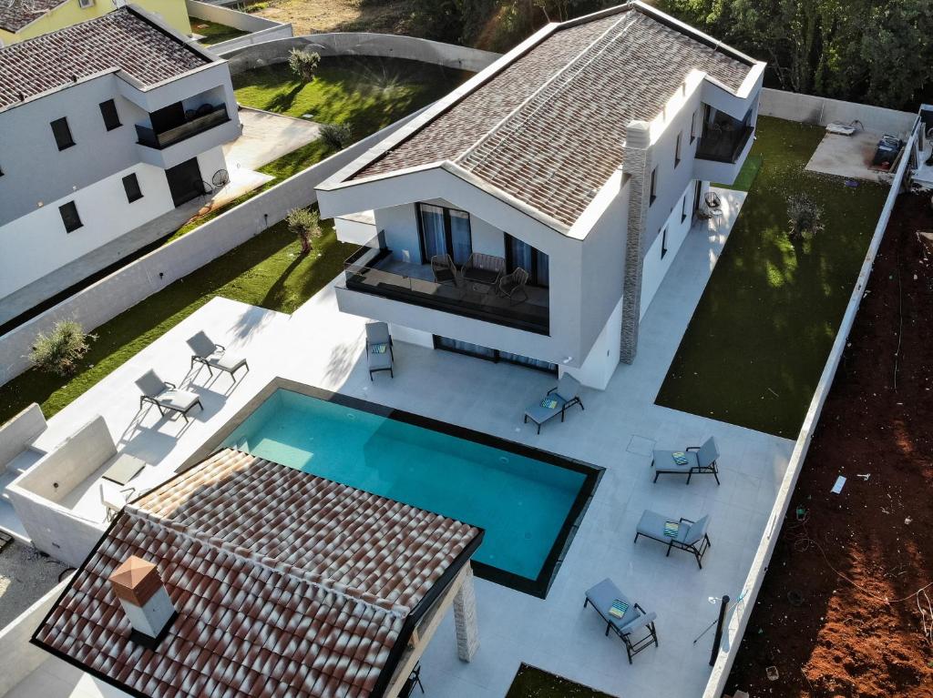 an aerial view of a house with a swimming pool at Villa Istra Relax Diamond in Rebići