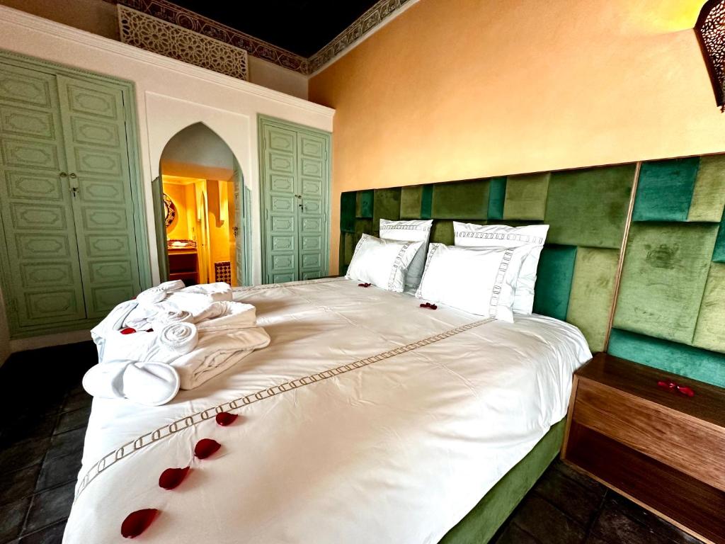 Postel nebo postele na pokoji v ubytování Riad Assouel et Spa By La Siredrah