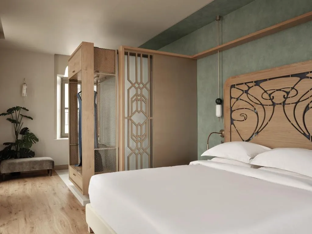 Executive Suite with Balcony & Halepa View