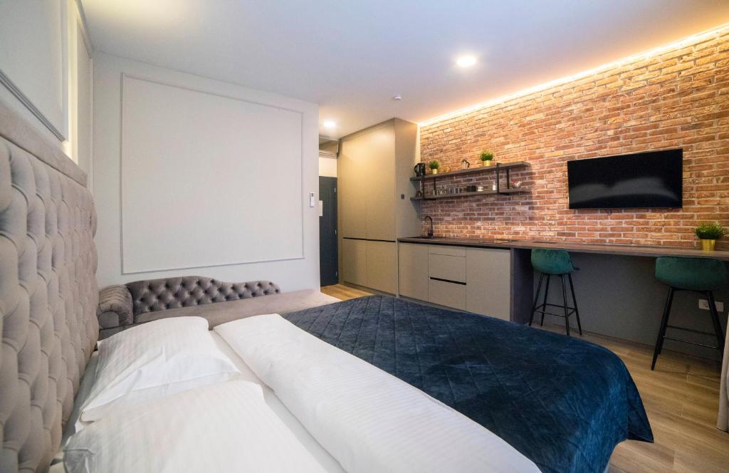 Imperial Apartment B - 6