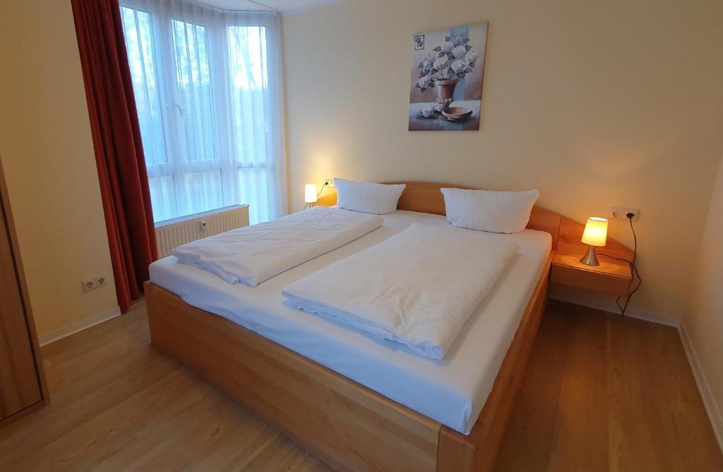Postel nebo postele na pokoji v ubytování R&R Villen Baabe
