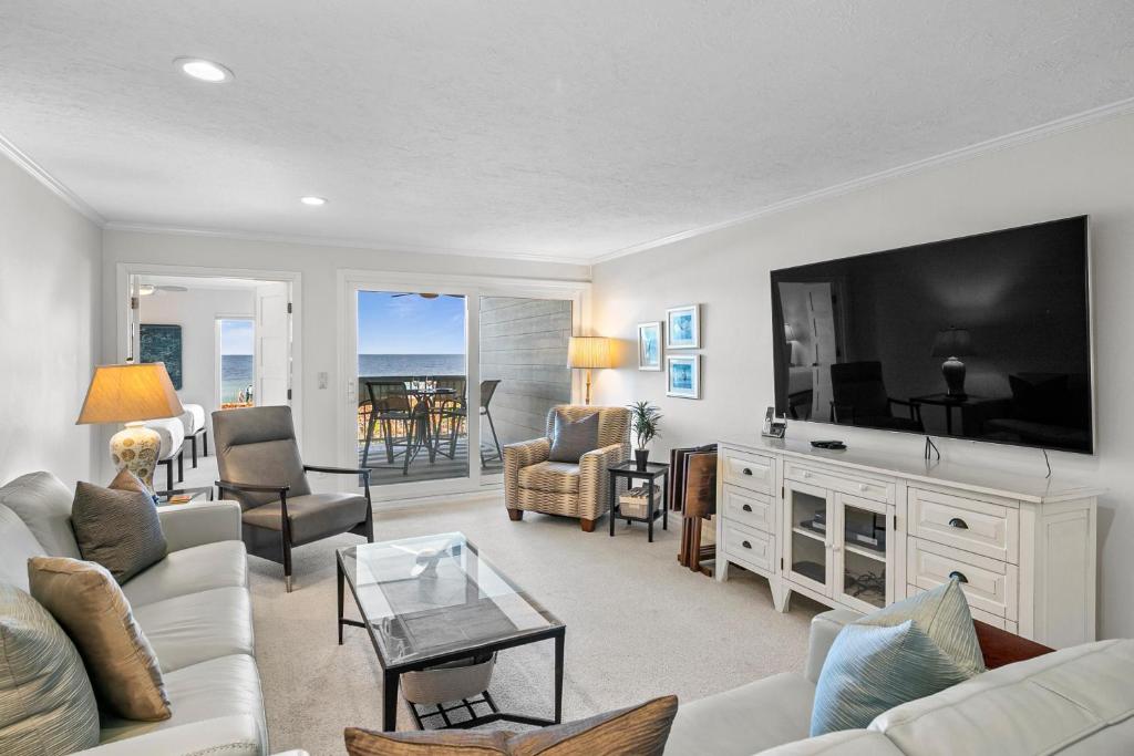 TV/trung tâm giải trí tại Seaside Beach House 105