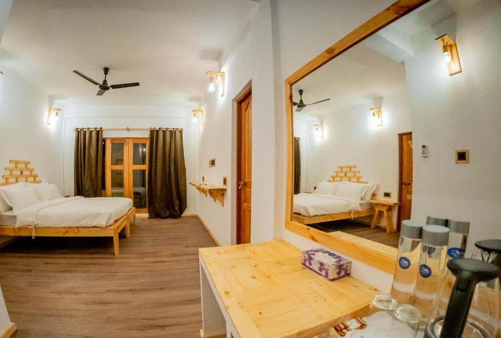 Postel nebo postele na pokoji v ubytování Manta Sea View Himandhoo