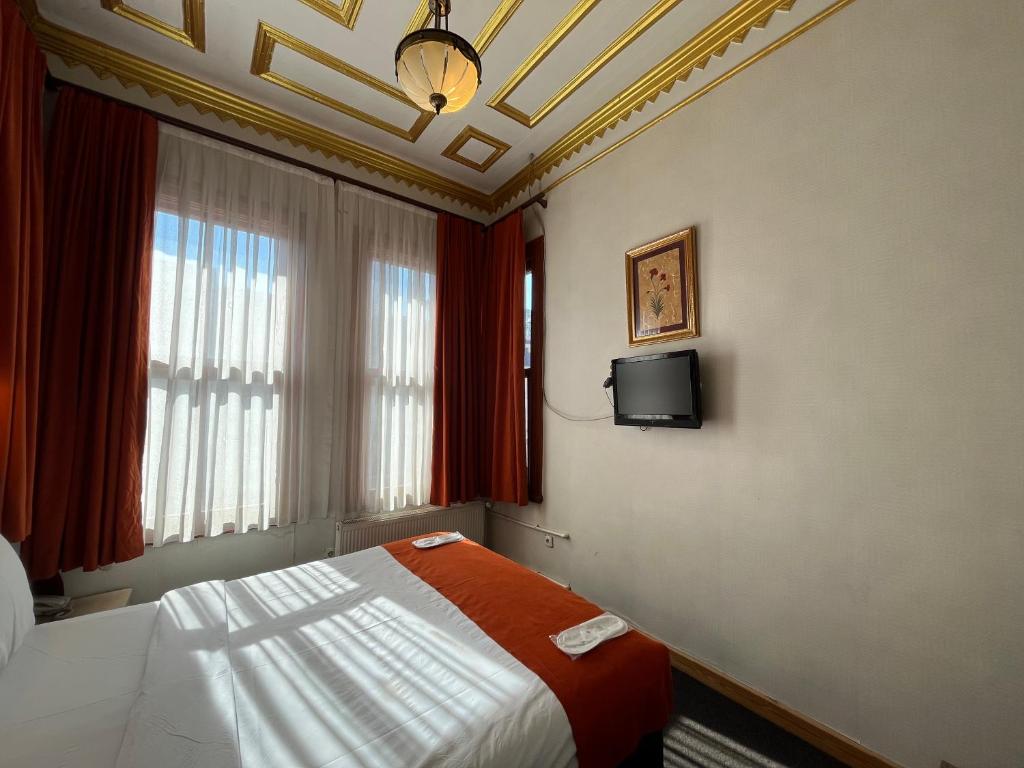 TV a/nebo společenská místnost v ubytování Le Safran Suite Hotel