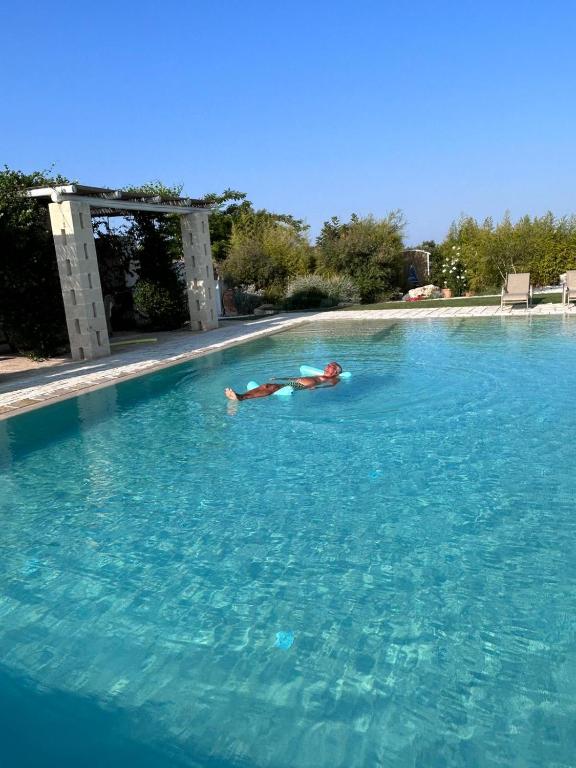 Bazén v ubytování Masseria Verbena Agriturismo nebo v jeho okolí