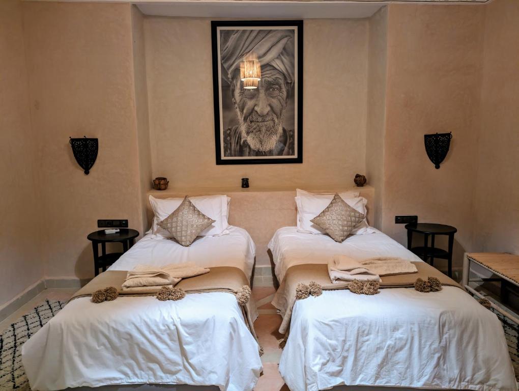 Postel nebo postele na pokoji v ubytování riad sbai palace