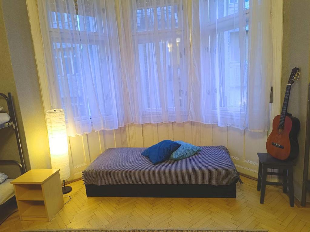 Postel nebo postele na pokoji v ubytování Bridgetown Hostel