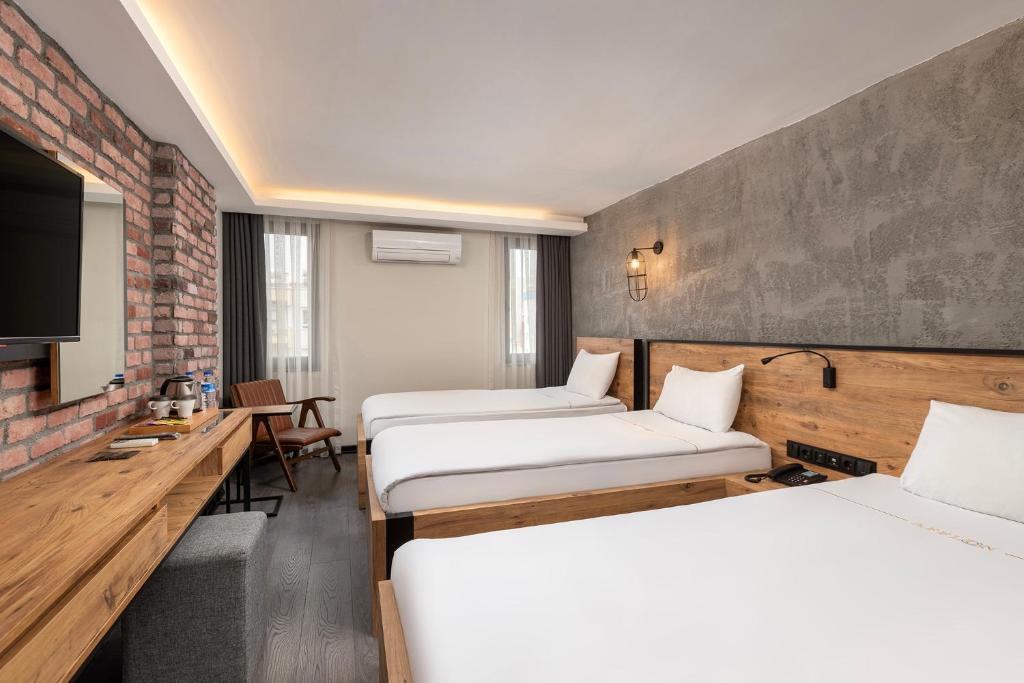 Кровать или кровати в номере Afflon Hotels Loft City