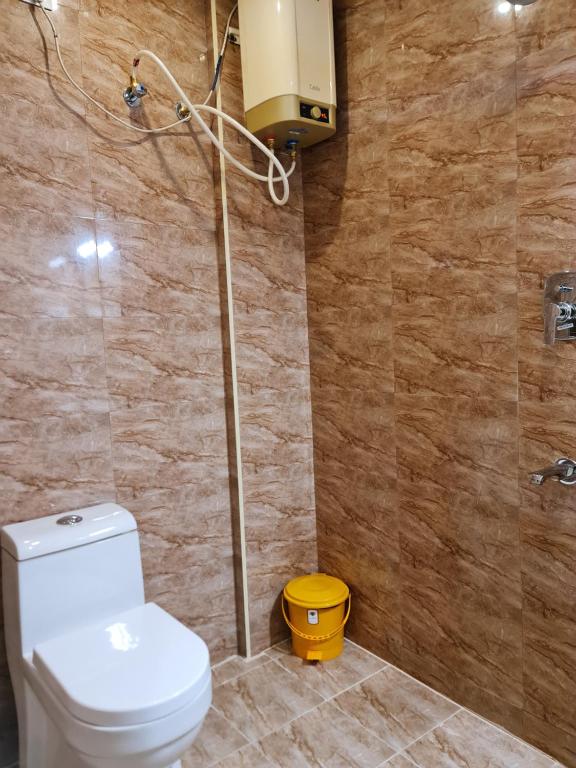 Koupelna v ubytování AL NOOR RESIDENCY