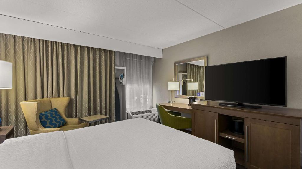 Hampton Inn Bloomington photo