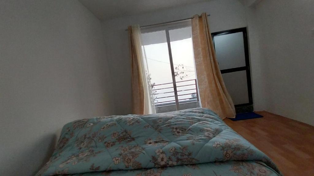Postel nebo postele na pokoji v ubytování Dumfu Homestay