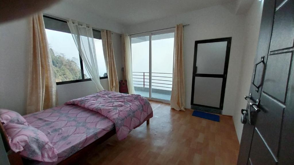 Postel nebo postele na pokoji v ubytování Dumfu Homestay