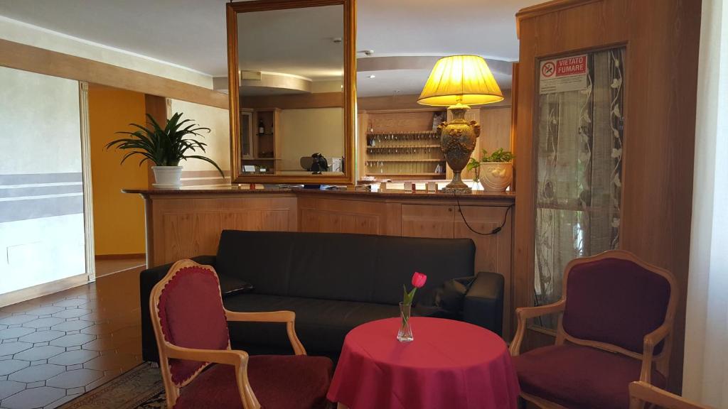 Posedenie v ubytovaní Hotel Ascot