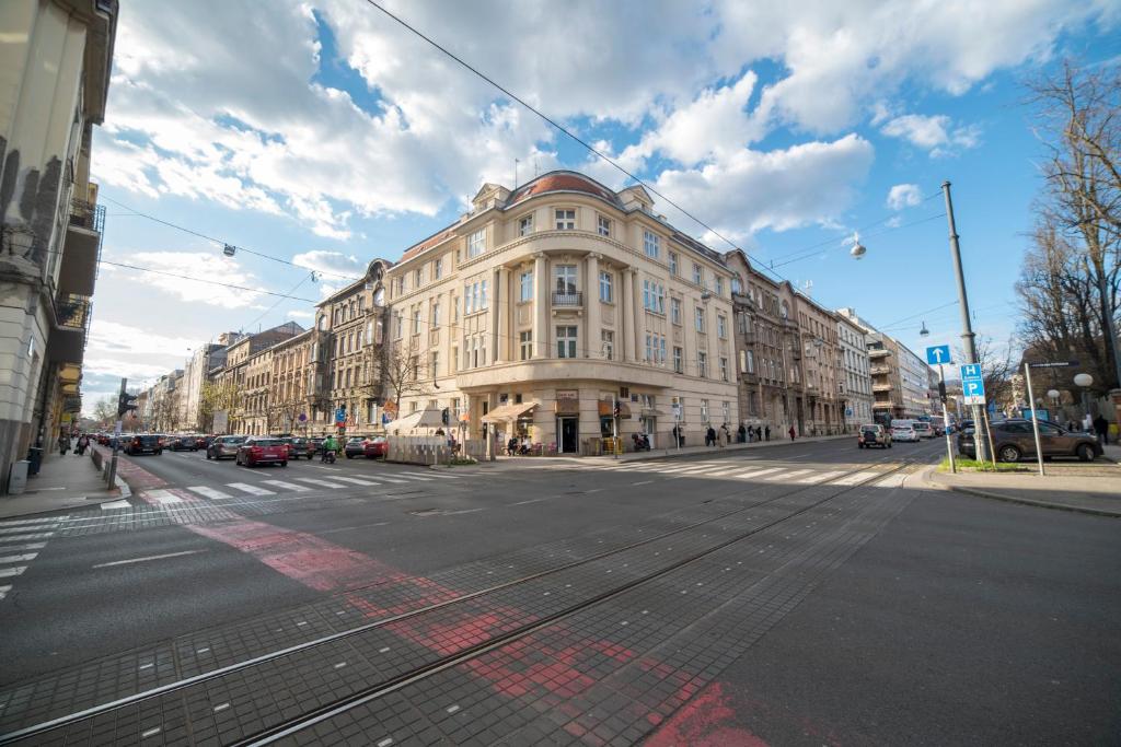 Imperial Apartment B - 10