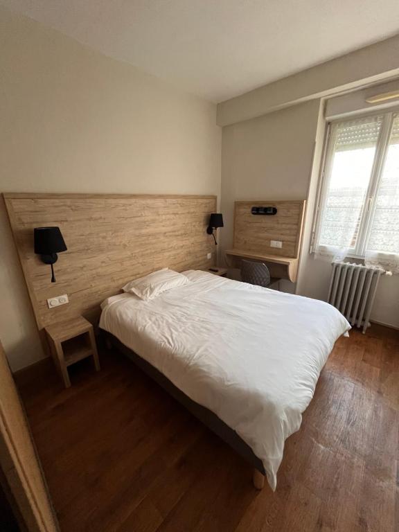 Posteľ alebo postele v izbe v ubytovaní Hotel Le D'artagnan
