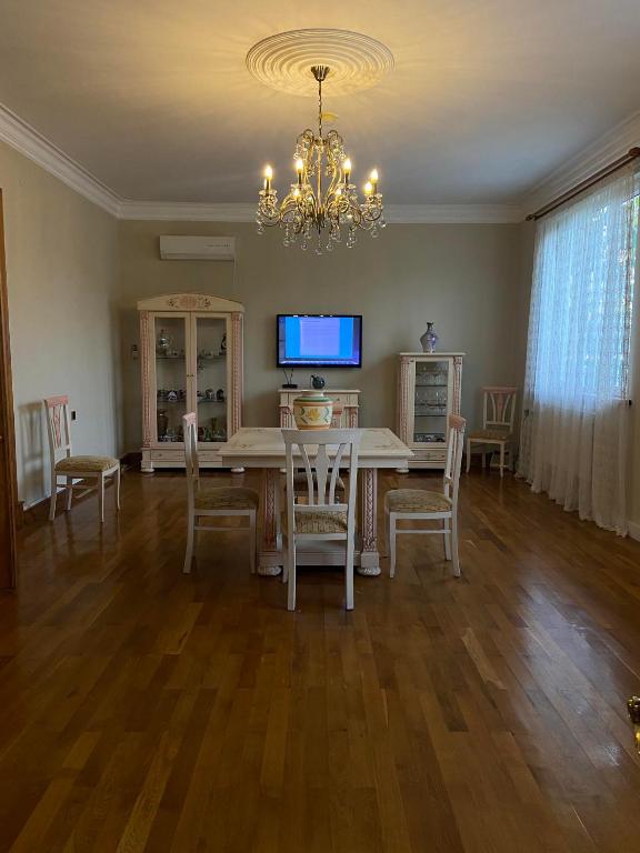 TV a/nebo společenská místnost v ubytování Guest House Green House