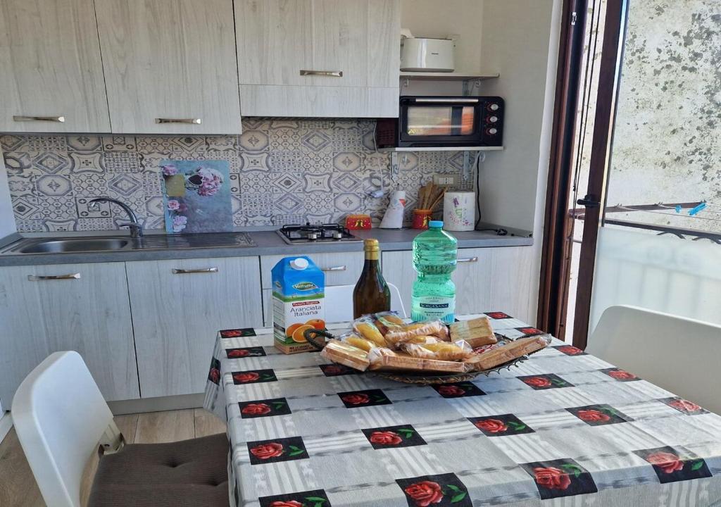 Kuchyňa alebo kuchynka v ubytovaní Casa Vacanze Mareluna