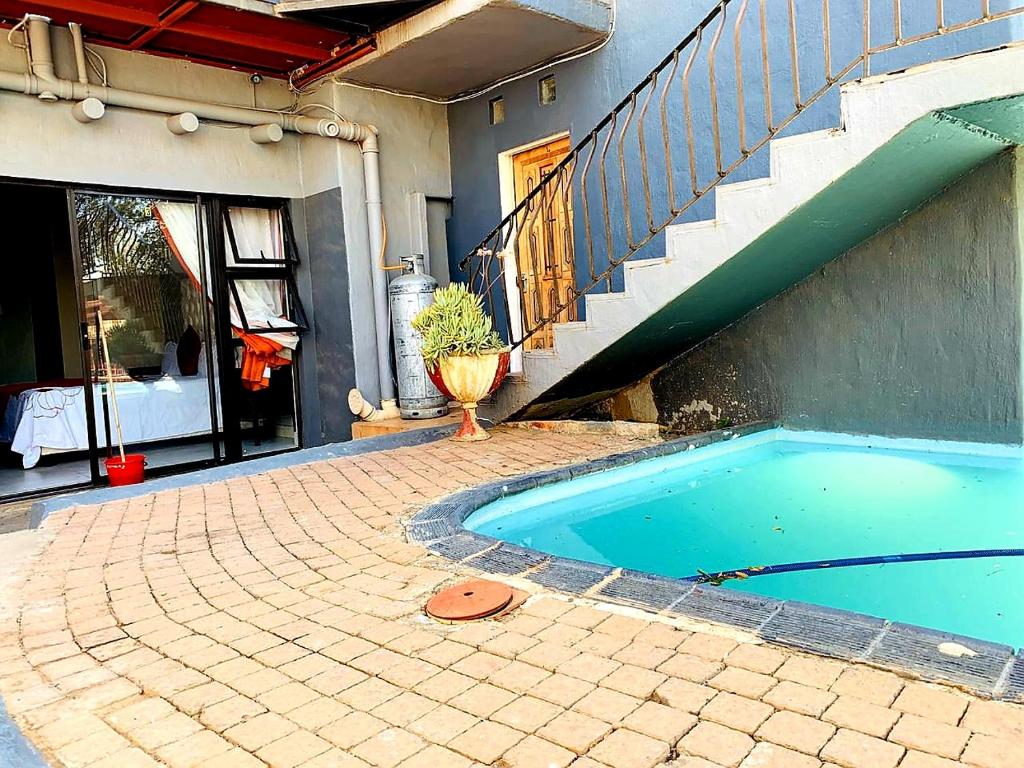 Sundlaugin á Eeufees Guesthouse eða í nágrenninu