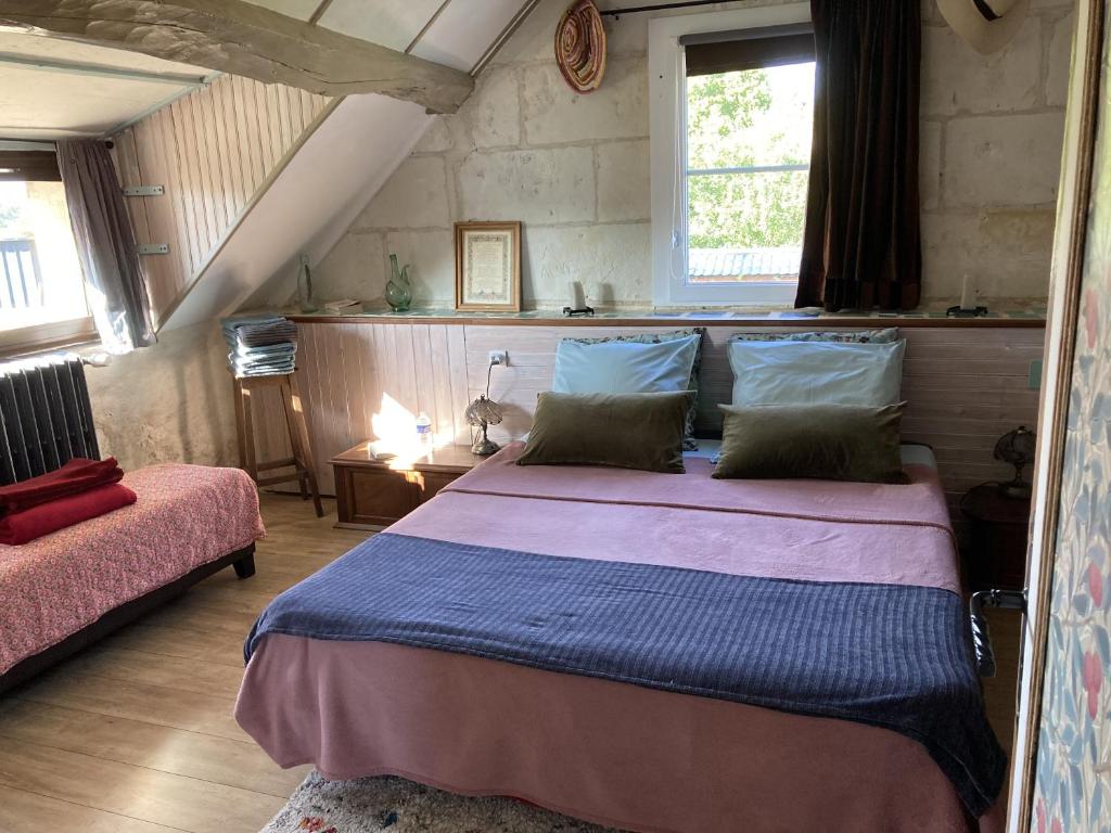 a bedroom with a large bed in a room at Chambre d'Hôtes chez Gustave & Compagnie in Choussy