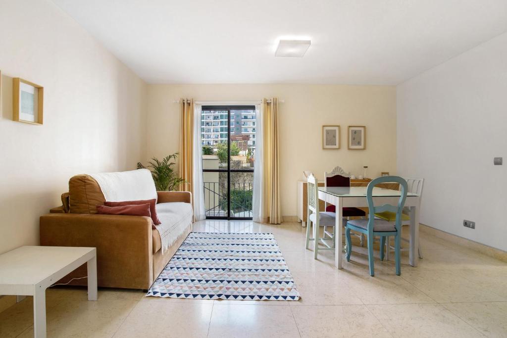 a living room with a couch and a table at Forum T0 Plus in Ilhéu do Gorgulho