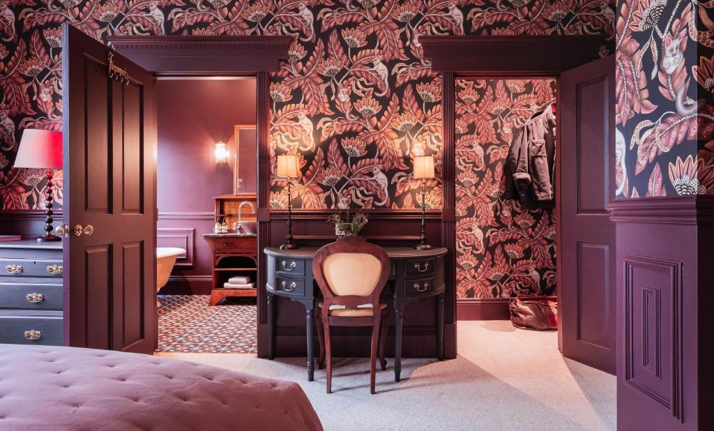 Uma área de estar em The Portobello Hotel
