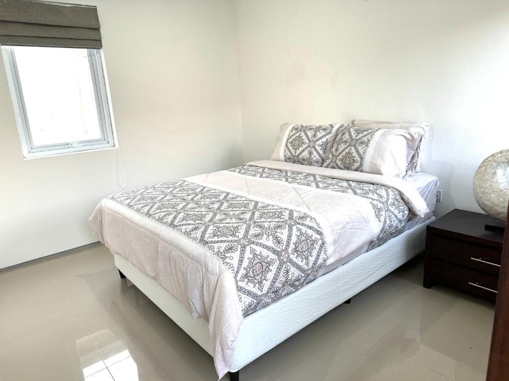 Cama o camas de una habitación en Sunny Heaven Villa