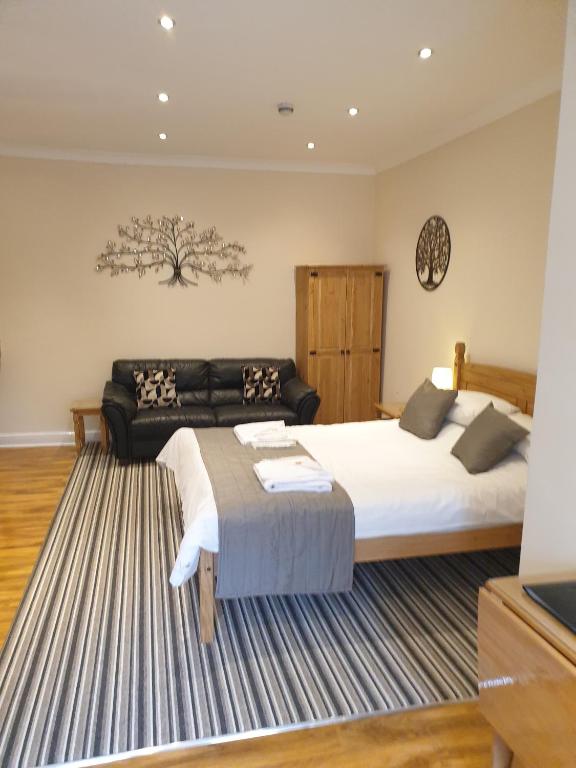 Appletorre House Holiday Flats - Two-Bedroom Apartment