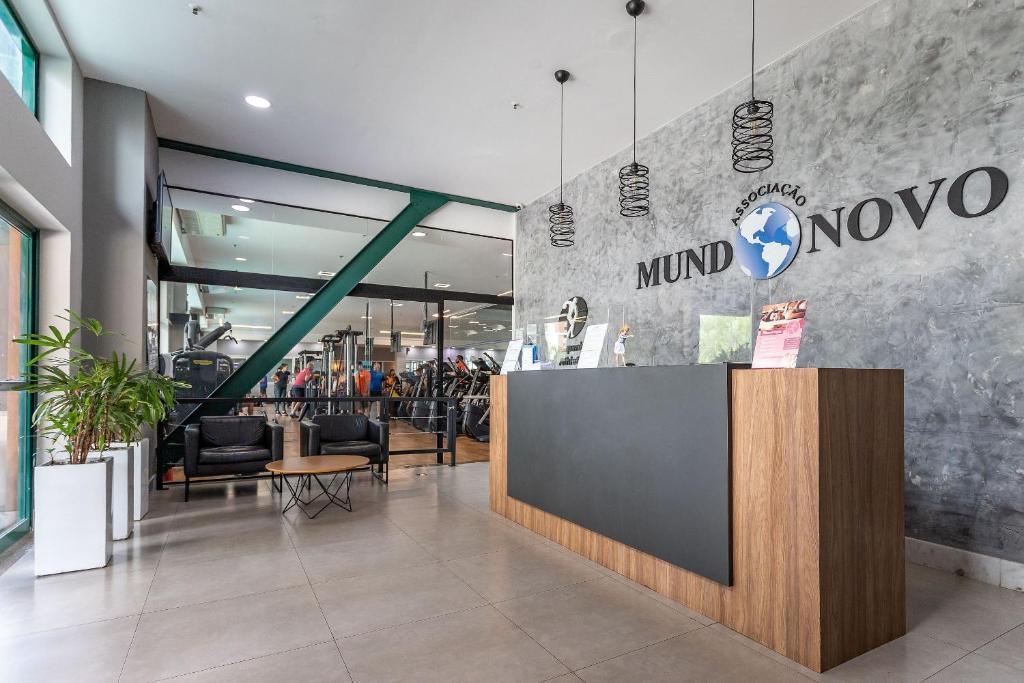 a lobby of a mind novo store with a counter at Flat Barra First in Rio de Janeiro