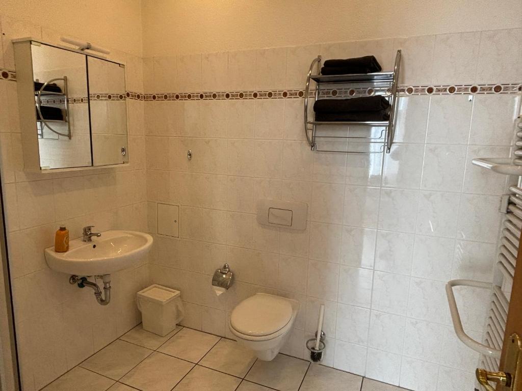Deutscher Hof - Double Room With Private Bathroom