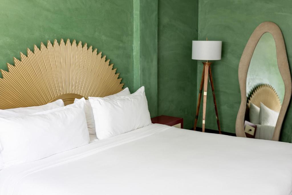 Crest Hotel Suites photo