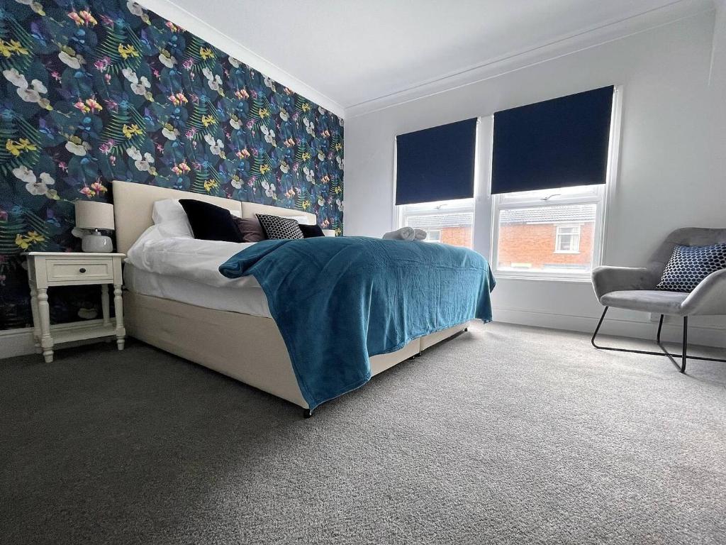 En eller flere senge i et værelse på Spacious 4 Bed House With Park Views