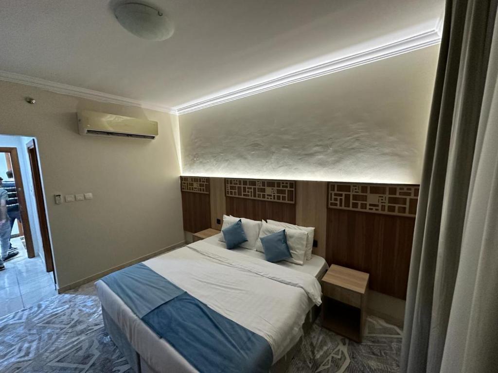 Postel nebo postele na pokoji v ubytování فندق اسكنت العزيزيه - Askant Al Azizyia Hotel