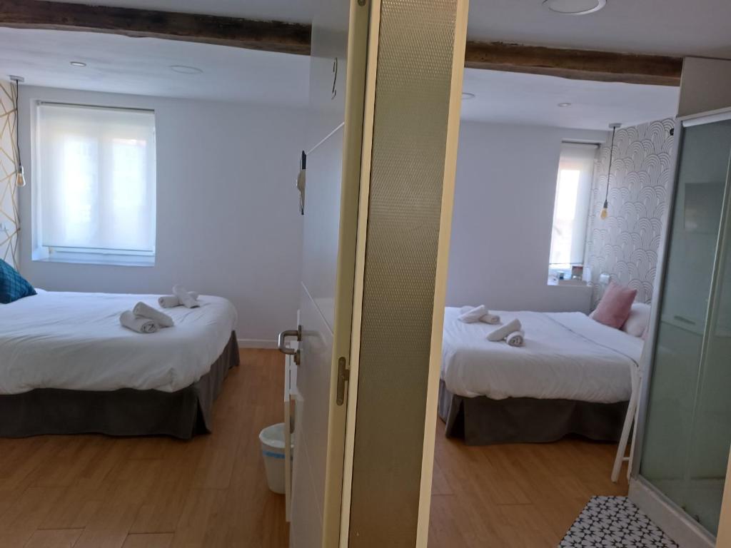 Postel nebo postele na pokoji v ubytování Rin Rooms