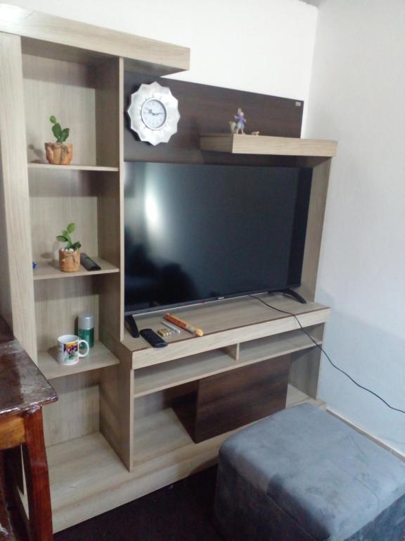 TV a/nebo společenská místnost v ubytování mi Habitat