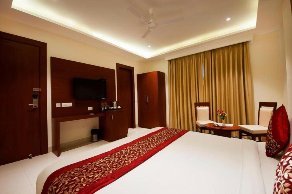 Postel nebo postele na pokoji v ubytování Hotel Z Suites Mahipalpur-Delhi Airport