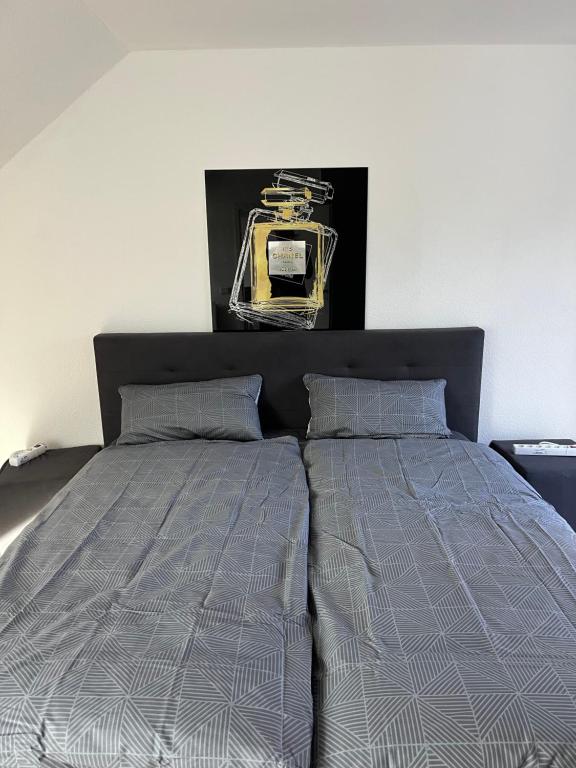 Un pat sau paturi într-o cameră la Fürstenwall Suite