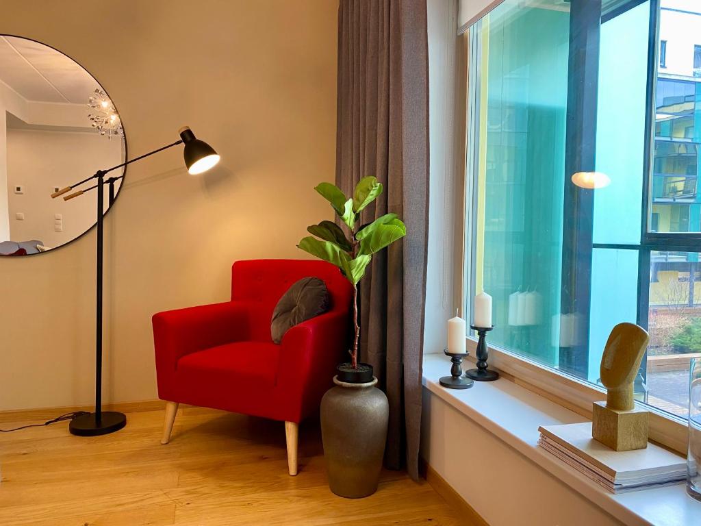 Posezení v ubytování Charming City Centre Apartment - Spacious Balcony and Private Garden
