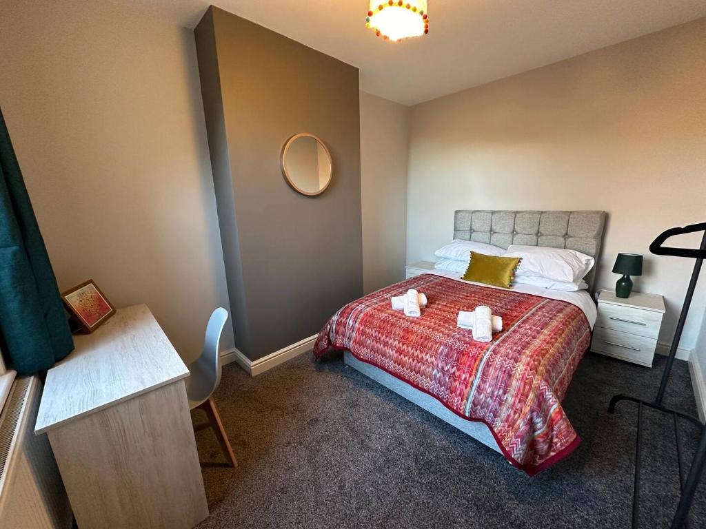 a small bedroom with a bed and a mirror at Home Away From Home - Perfect For Contractors in Newark upon Trent
