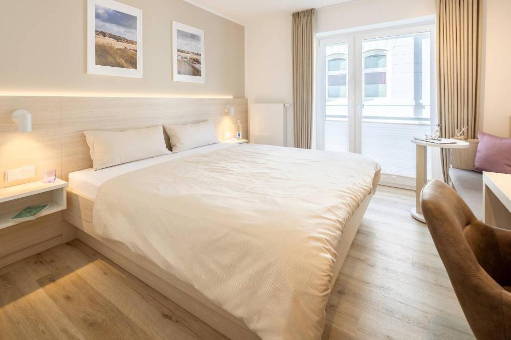 Postel nebo postele na pokoji v ubytování Hotel Stranddistel