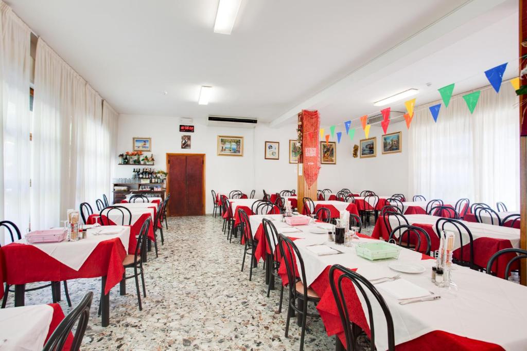 Restaurace v ubytování Hotel Esedra