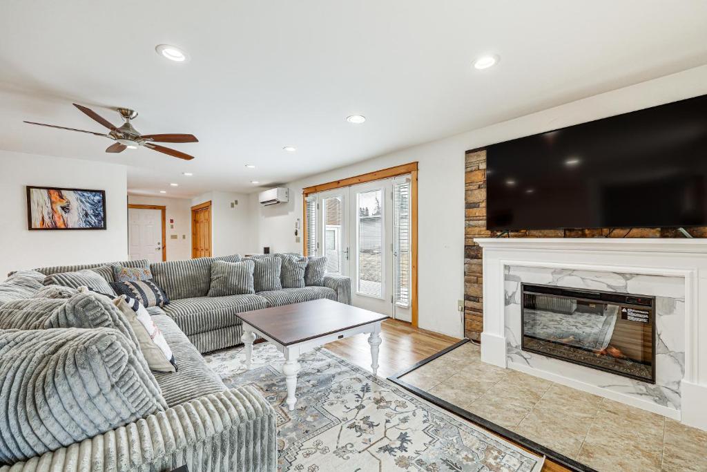 A seating area at Spacious Presque Isle Home Walk to Downtown!