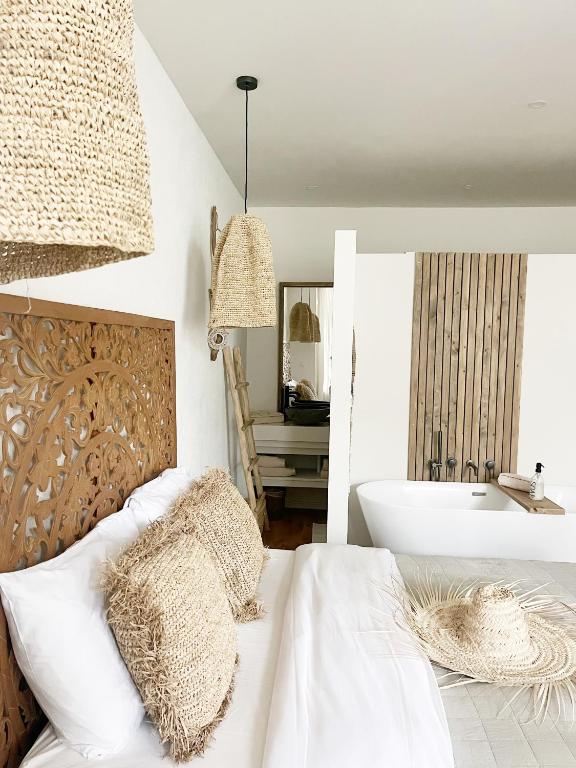 Ein Bett oder Betten in einem Zimmer der Unterkunft Het sfeerhuis aan zee