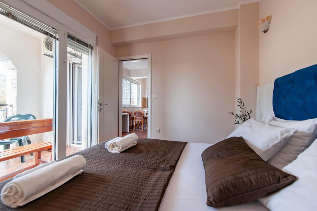 Mila & Aleksandr Apartments - 8