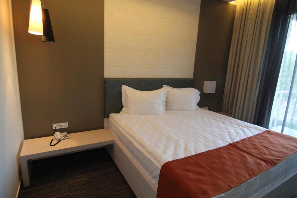 Hotel On Plonge Junior - Economy Double Room With City View Without Balcony