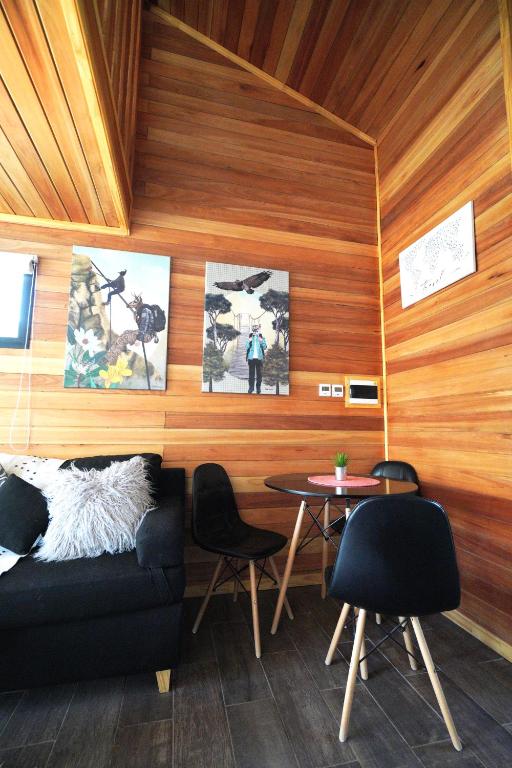 A seating area at Güer Aike Mejor Tiny house c/ vista al Fitz Roy