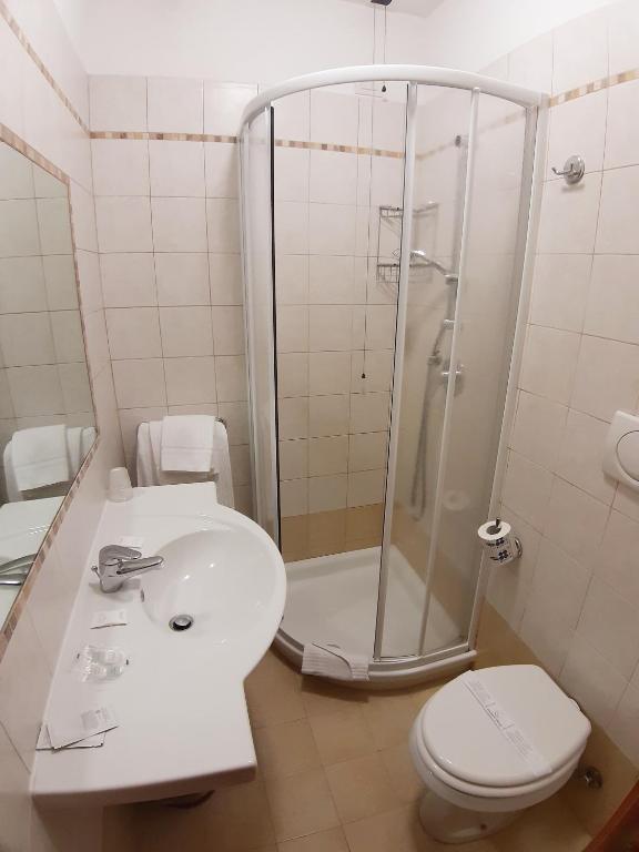 Koupelna v ubytování Hotel Mariano