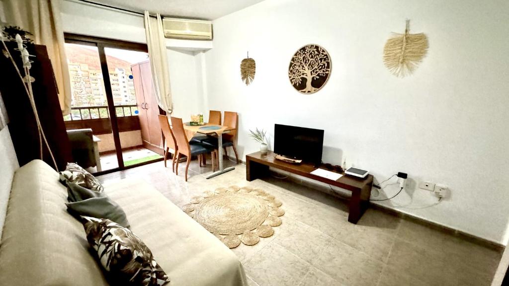 TV a/nebo společenská místnost v ubytování Bohemio Playa Los Cristianos By Deihu Experiecias