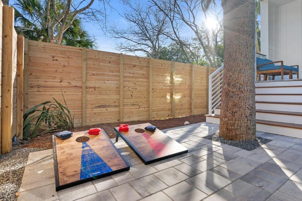 Ein Balkon oder eine Terrasse in der Unterkunft Sunset Cove - Heated Pool - Sea Views - Walkable
